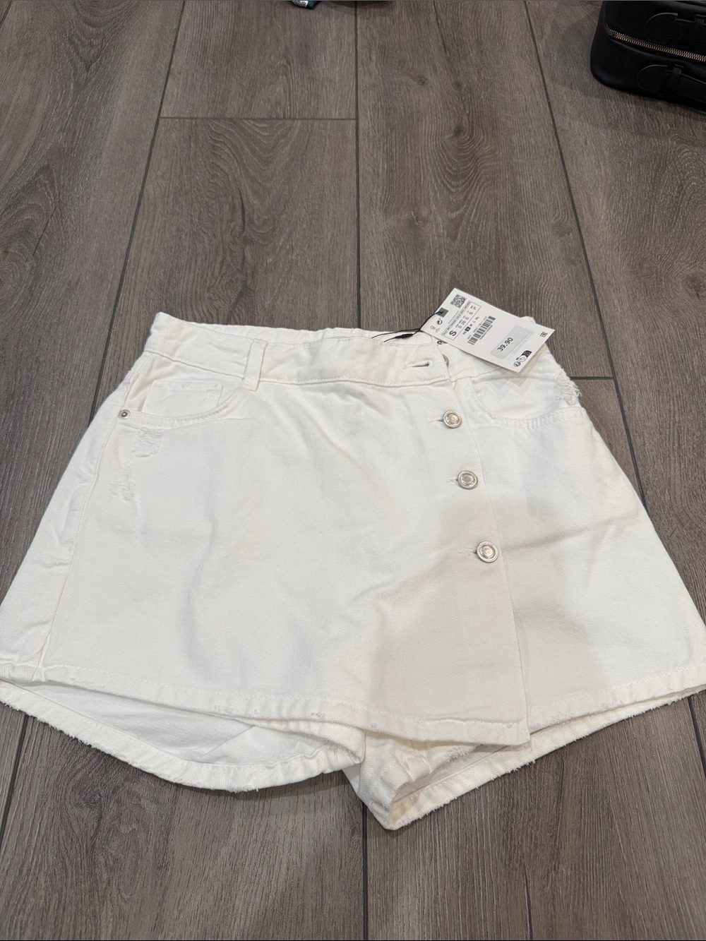 Women’s White Button-Front Denim Skort